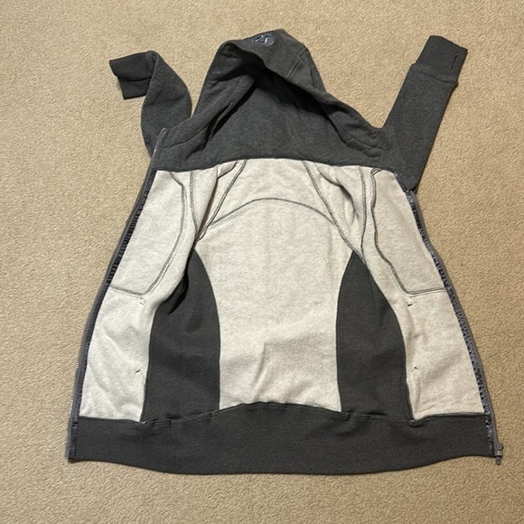 Full zip sweatshirt hoodie dark grey no size tag or dot size xs to small - Picture 3 of 6